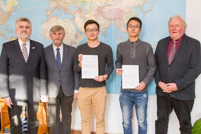 Erneut Stipendien für hervorragende Leistungen an chinesische Austauschstudenten verliehen Bild: Erneut Stipendien für hervorragende Leistungen an chinesische Austauschstudenten verliehen