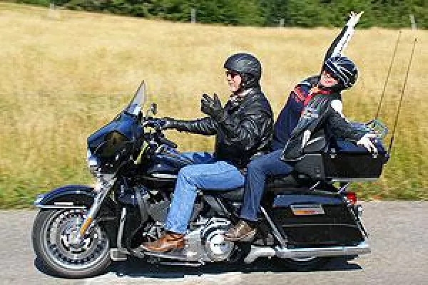 Bild: Mit der eigenen Harley-Davidson auf große Tour gehen