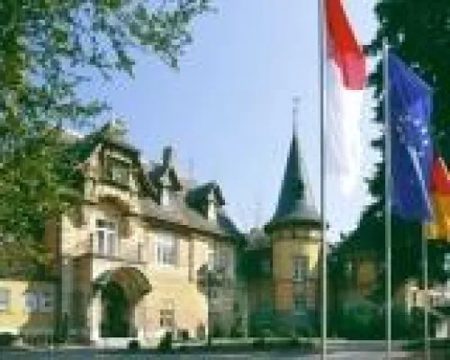 Bild: Wolf von Lojewski liest in der Villa Rothschild