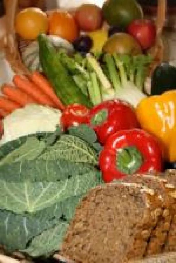 Gemüse, Obst und Vollkornprodukte liefern wertvolle Ballaststoffe? (© FET e.V.)