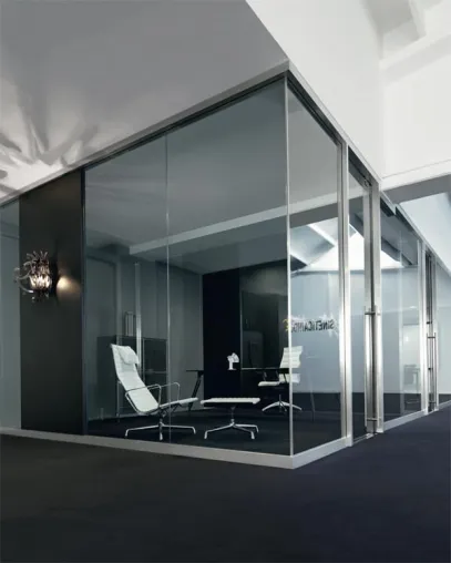 Eleganter Brandschutz im Büro - Glastrennwände der neuen Generation Bild: Eleganter Brandschutz im Büro - Glastrennwände der neuen Generation