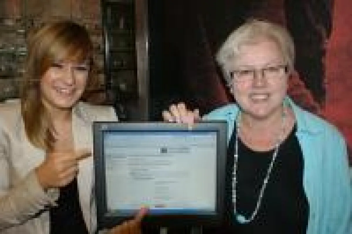 Quelle: Brillen Mahl Contaclinsen Gmbh v.l. Maria Staub, Bärbel Mahl