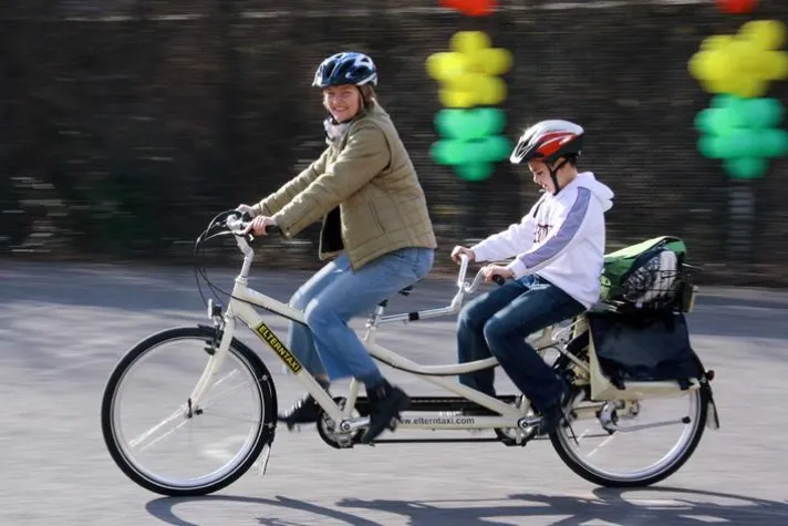 Bild: Initiative ELTERNTAXI startet 2009 in Gütersloh und Bielefeld