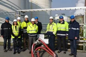 Fraport: Innovatives Logistikkonzept mit Zusatztank – Puffer für 1.300 Kubikmeter Landebahnenteiser Bild: Fraport: Innovatives Logistikkonzept mit Zusatztank – Puffer für 1.300 Kubikmeter Landebahnenteiser