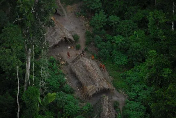 PERU - BILDER UNKONTAKTIERTER INDIGENER BRINGEN REGIERUNG IN AKTION Bild: PERU - BILDER UNKONTAKTIERTER INDIGENER BRINGEN REGIERUNG IN AKTION