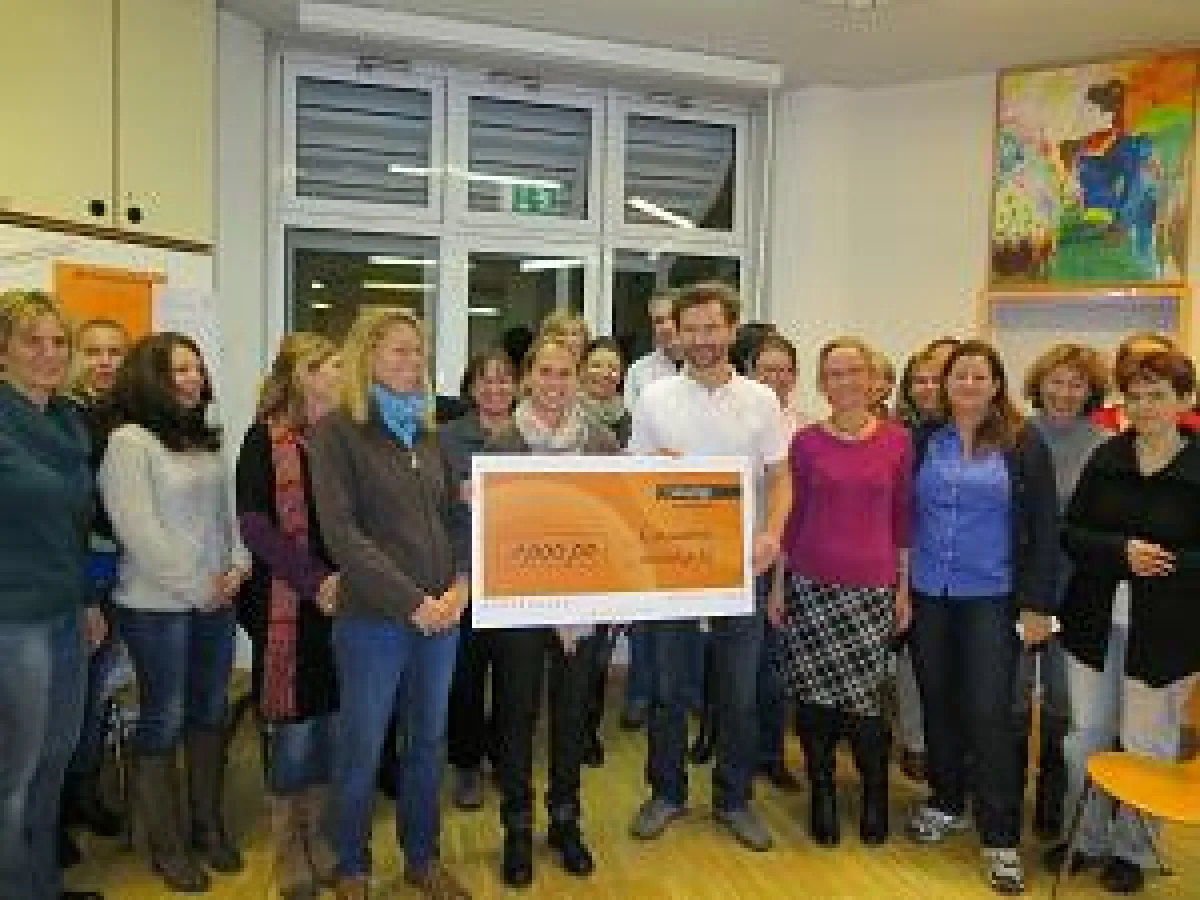 Spendenscheckübergabe in der Montessori-Schule