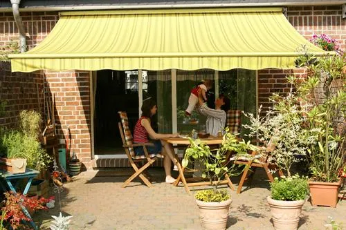 Sonnenschutz auf Terrasse und Balkon: Schattige Erholung unter der Markise Bild: Sonnenschutz auf Terrasse und Balkon: Schattige Erholung unter der Markise