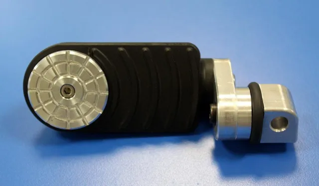 Bild: Bikerin erfindet Fußraste