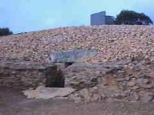 Bild: Bauarbeiten bedrohen megalithische Grabstätte