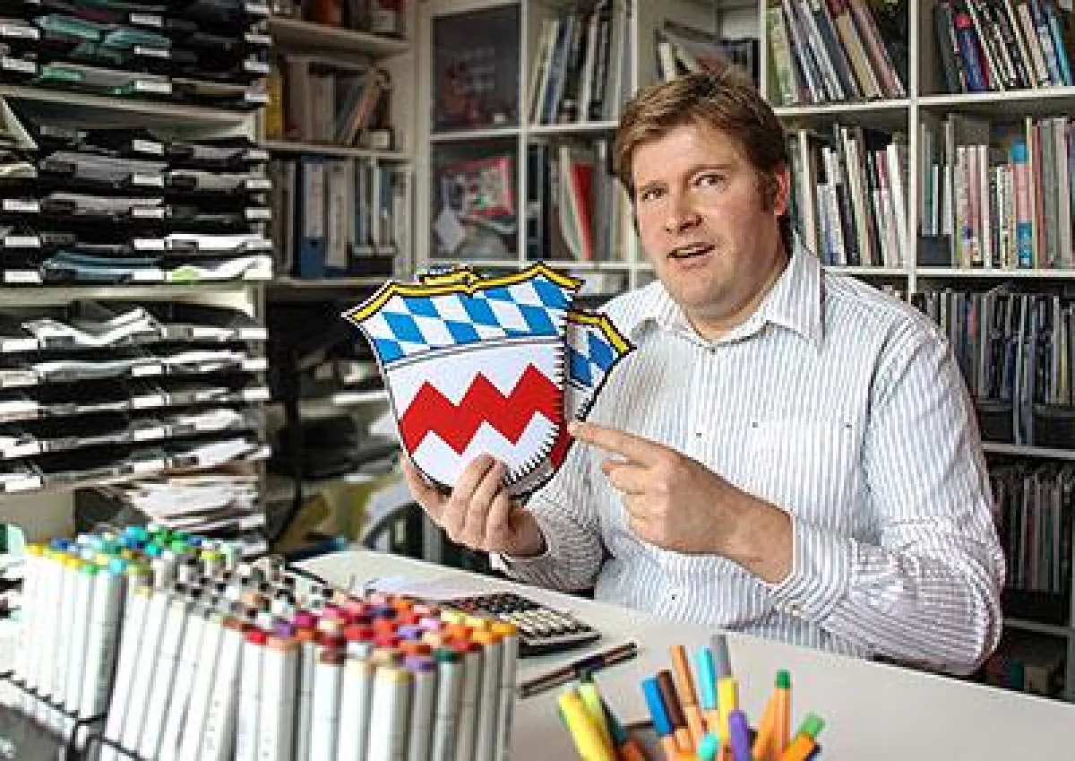 Designer Stefan Schiessl nimmt die bayerischen Kommunalwappen unter die Lupe.