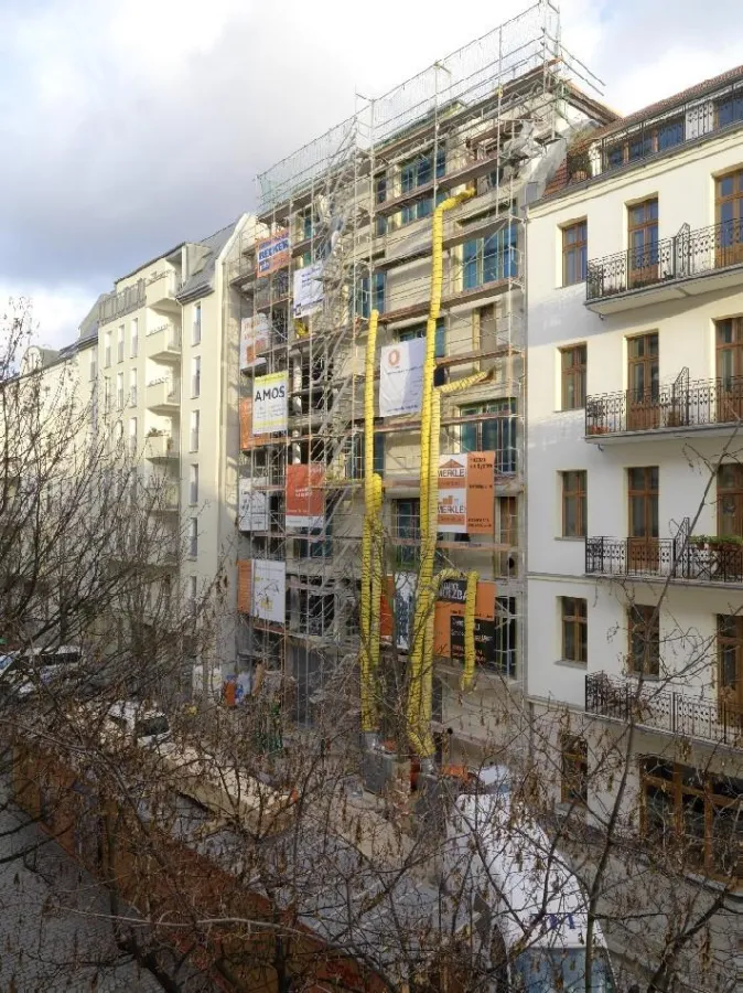 Richtungsweisend für das innerstädtische Bauen: In Berlin entsteht derzeit ein siebengeschossiges Haus in Holzbauweise. In Kürze kann die Baugruppe E3, bestehend aus sechs Familien und dem Architekten