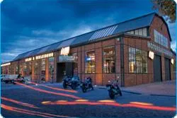 Moderne Terminals und sicherer Netzbetrieb - Motorradausstatter Louis holt easycash auf den Sozius Bild: Moderne Terminals und sicherer Netzbetrieb - Motorradausstatter Louis holt easycash auf den Sozius
