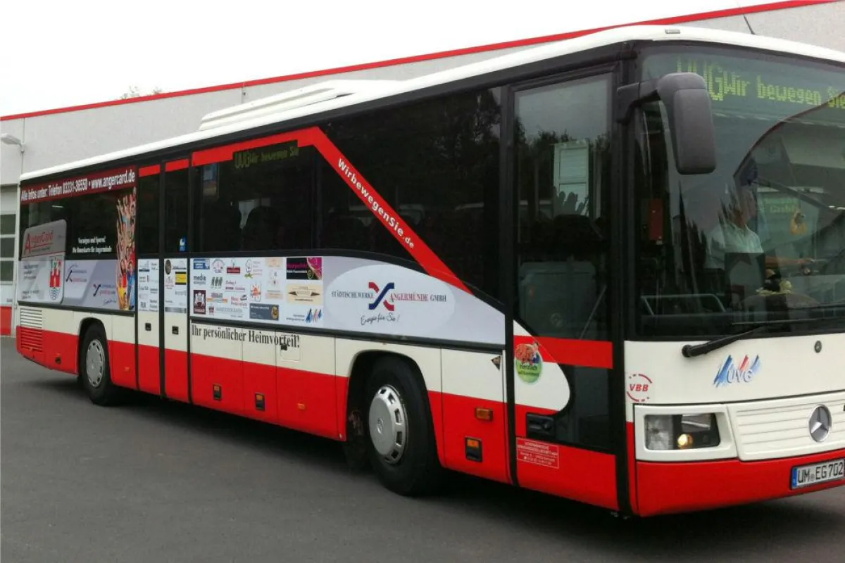 Ab sofort ist der neue Linienbus der UVG im AngerCard-Design auf den Angermünder Straßen unterwegs.