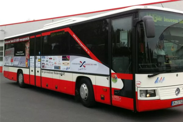 Bild: Neuer Linienbus im AngerCard-Design eingeweiht