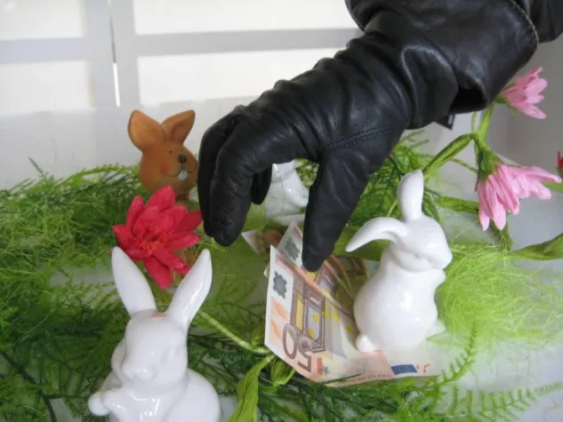 Bild: Entspannt in die Osterferien: Montagefreie Alarmanlage sichert das Haus