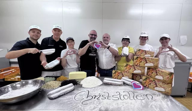 Bild: Es weihnachtet wieder - 7.500 Euro Reinerlös mit leckeren Christstollen aus Waldbronn