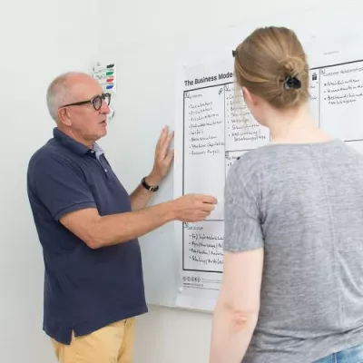 Bild: Senioren der Wirtschaft heben Startup-Center aus der Taufe