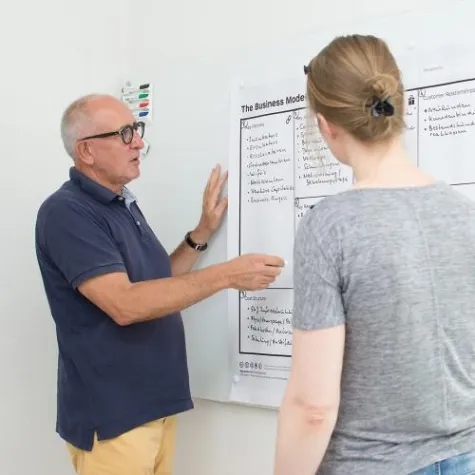 Bild: Senioren der Wirtschaft heben Startup-Center aus der Taufe