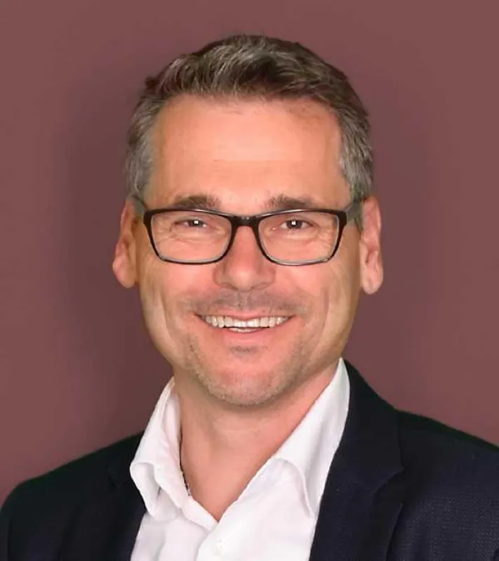 Dr. Ingo Stader
