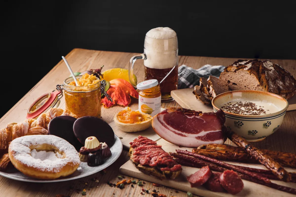 Spezialitäten aus Franken. Foto: Frankenwald Tourismus / Ida Pöhlmann