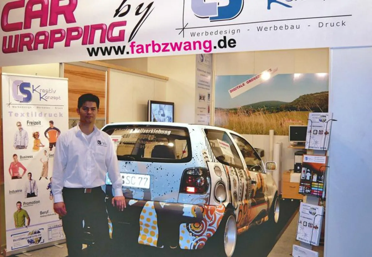 Geschäftsführer der Firma CS KreativKonzept Carsten Stumpf präsentiert neue Werbemöglichkeit für Unternehmen der Region Fulda und Rhön auf der