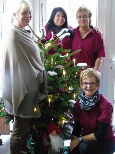 Spenden statt Geschenke Bettina Freese und ihr Team unterstützen den Förderverein KinderLeben e.V. Bild: Spenden statt Geschenke Bettina Freese und ihr Team unterstützen den Förderverein KinderLeben e.V.