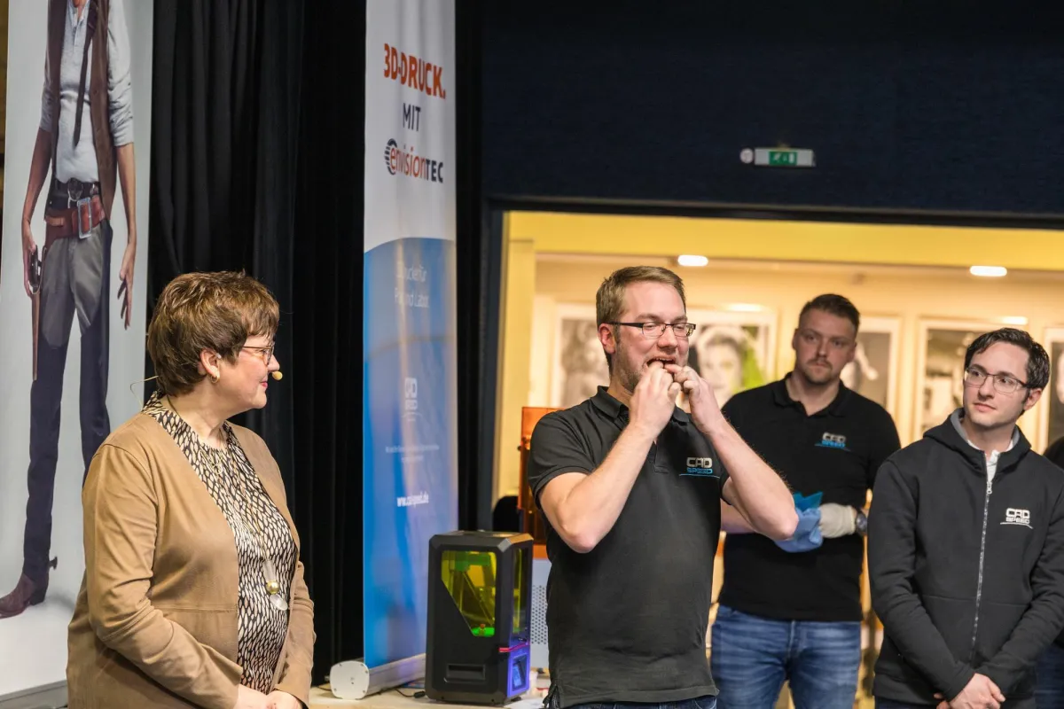 ? Und das Highlight am Ende: Die im 3D-Druckverfahren hergestellte Schiene passte!