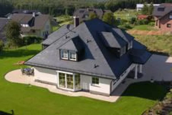 Bild: Exklusiv und repräsentativ in Farbe und Form- Ideen aus Schiefer fürs Dach