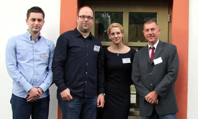 Bild: Junger Wissenschaftler versucht sich an Geschwindigkeitsrekord für Kunststofflichtwellenleiter