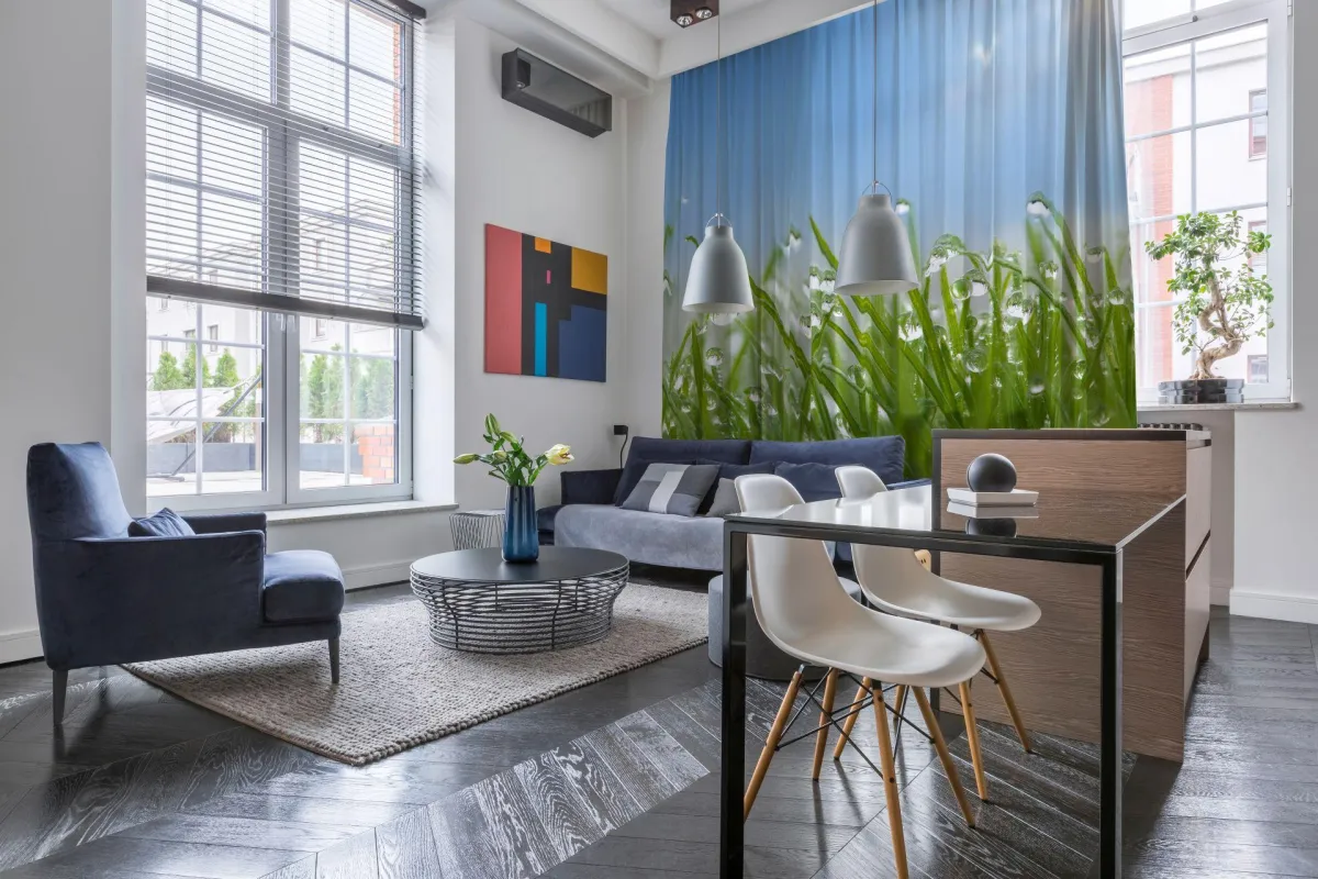 Individuell bedruckte Gardinen von La-Melle unterstreichen den Wohnstil.