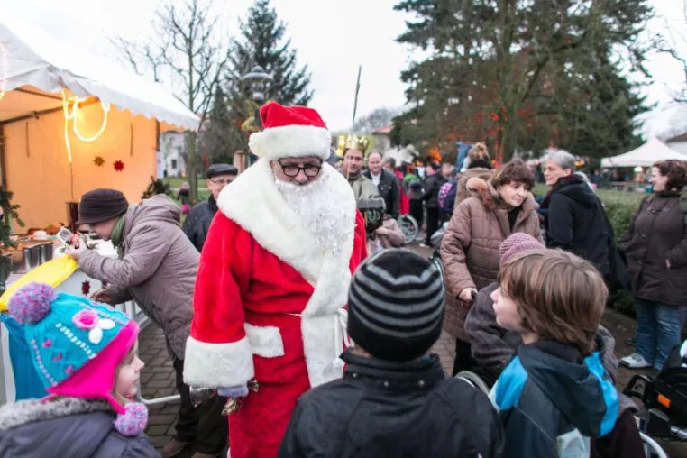 Bild: Adventsbasar „Tannenduft & Lichterglanz“