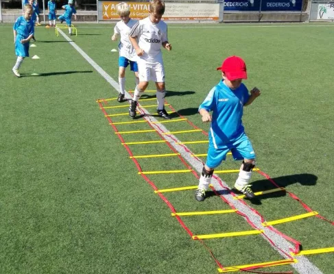 Bild: Fußball zwischen den Tagen: Die Wintercamps der Akademie für Fußballkunst in Brühl und Erftstadt