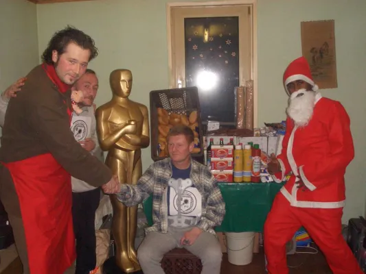 Bild: Bau der 1.Obdachlosen-Zeltstadt in Deutschland -Projekt soziale Musterstadt