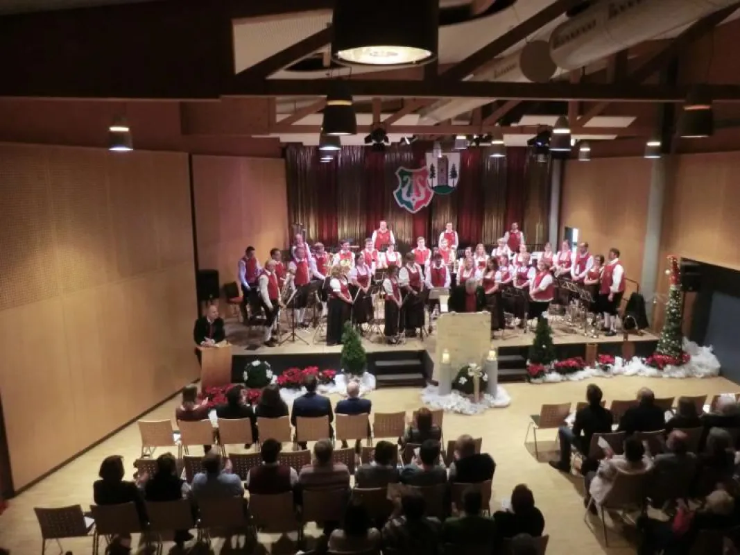 Marktkapelle der Musikvereinigung Welden e.V. im Holzwinkelsaal