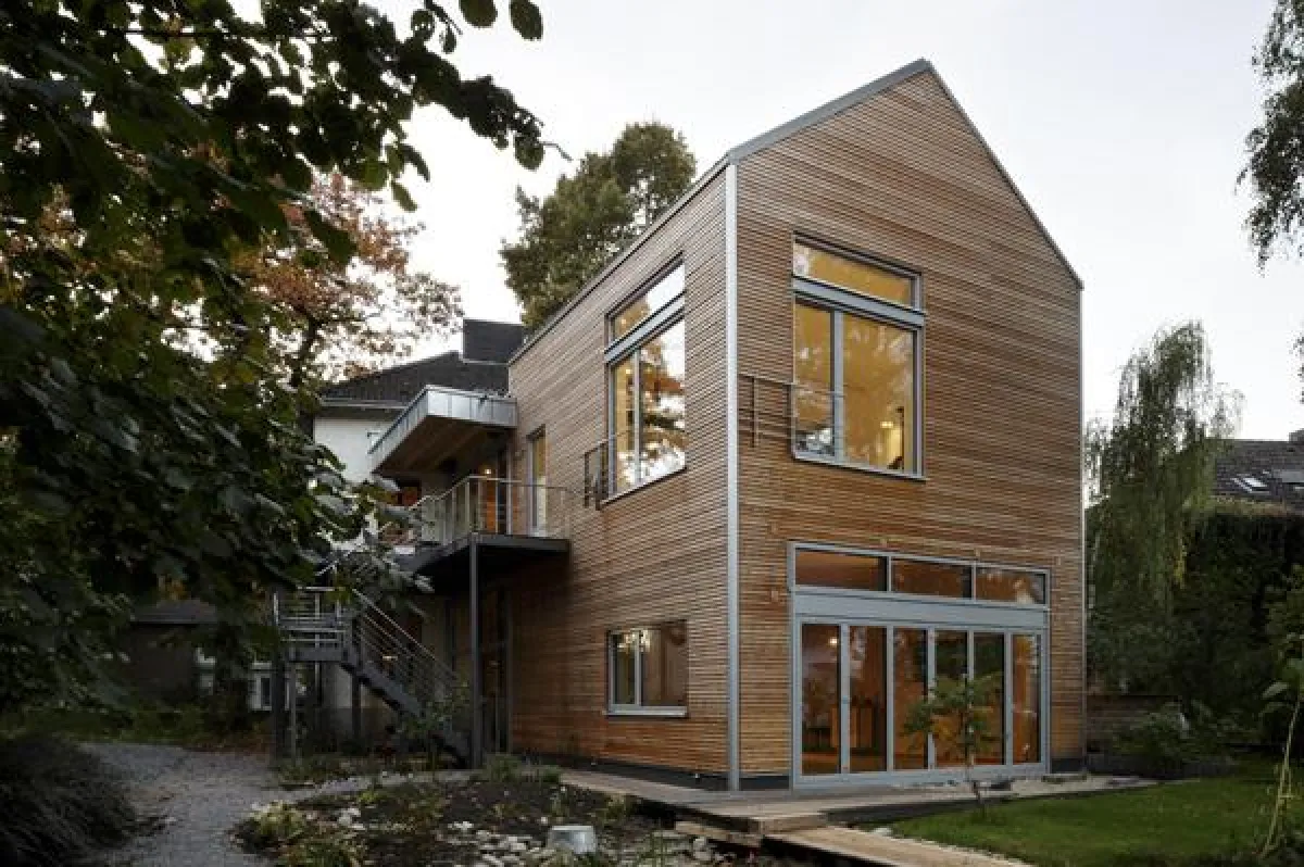 Gelungenes Beispiel – das Wohn-Arbeits-Ensemble von Baufritz-Partnerarchitektin Ursula Haede