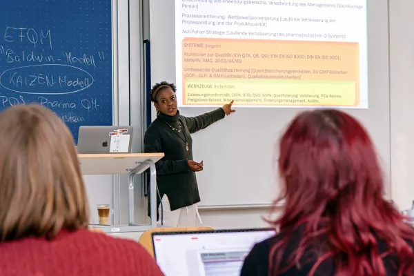 Bild: Bund-Länder-Programm zur Förderung von weiblichen Professuren: HBC punktet mit Gleichstellungskonzept