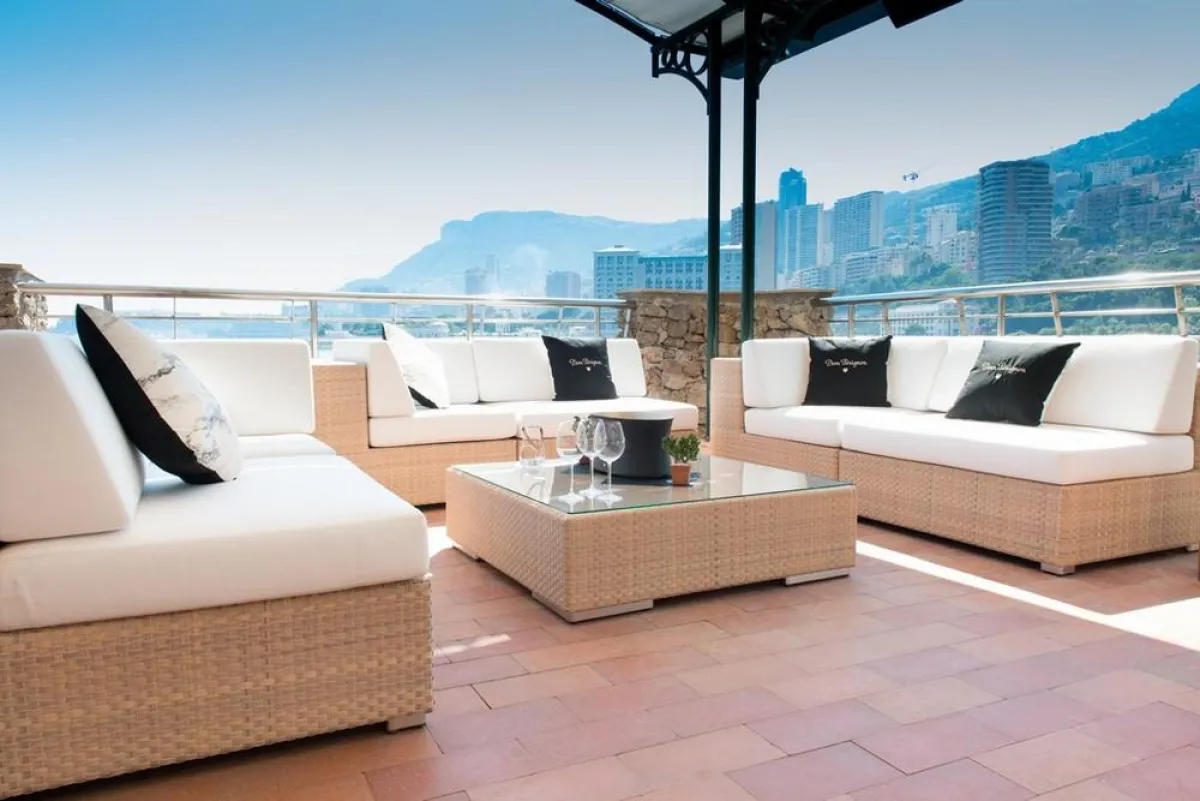 Blick von der Terrasse des Restaurants La Vigie auf das Stadtzentrum von Monte-Carlo