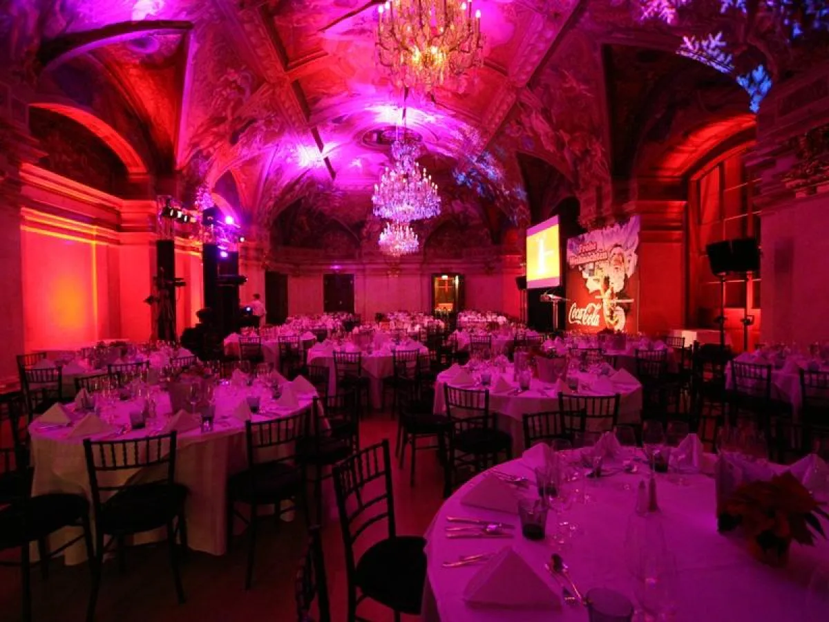 Firmenweihnachtsfeiern mit Lichttechnik von NUNTIO Audio-Video Solutions kreativ gestalten