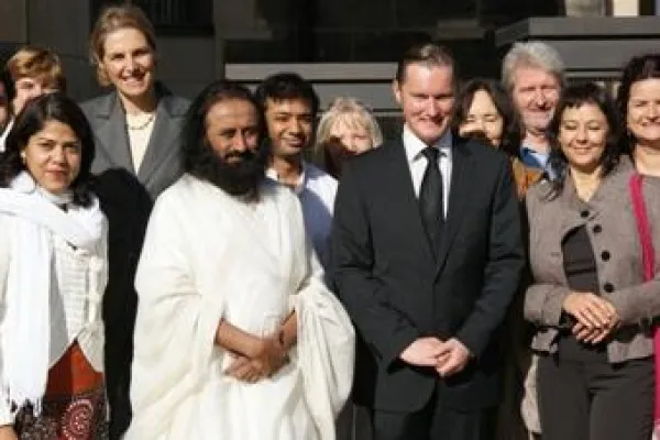 Bild: His Holiness Sri Sri Ravi Shankar residiert vom 08.-11.10.09 im Dresdner „Suitess“