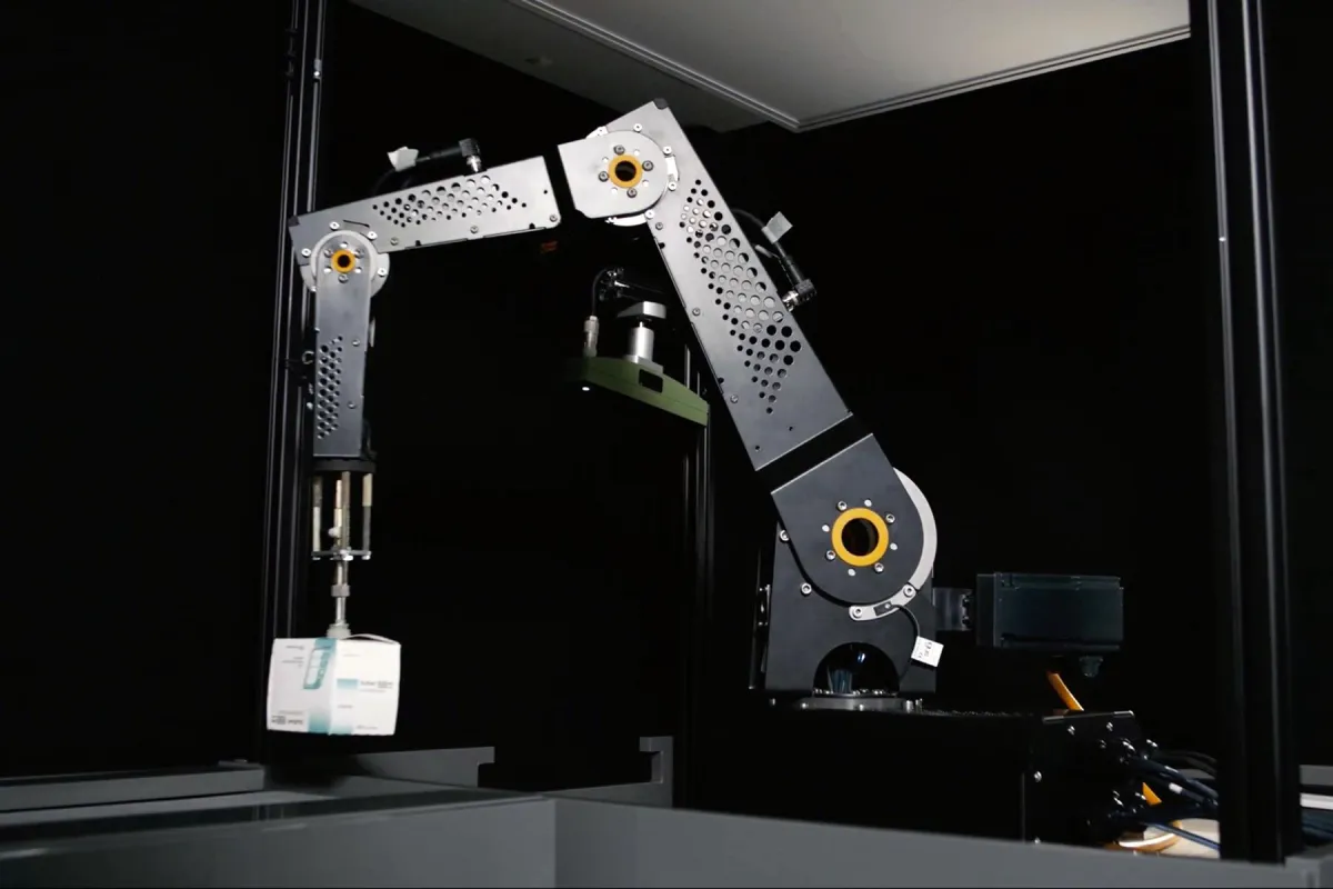 Auf der expopharm präsentiert Apostore erstmals den neuen Greifarm Pick&Place. (Foto: Apostore)