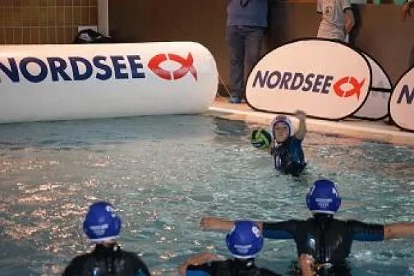 Bild: Wasserball-Nachwuchs in Duisburg mit packenden Partien bis zur letzten Sekunde