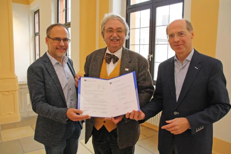 Bild: Ernst Fricke neuer Honorarprofessor der KU für Medienrecht und Gerichtsberichterstattung