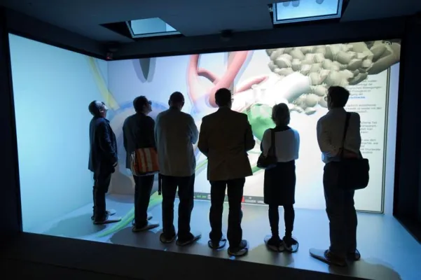 Bild: HMI 2010 – VISENSO präsentiert auf Einladung des BMBF mit VRiiD & Cyber-Classroom bedeutende IT-Innovationen