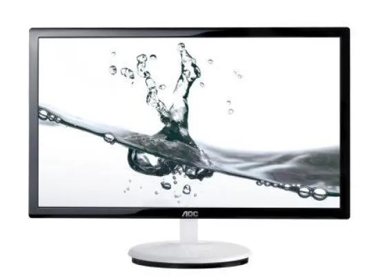 Bild: AOC kooperiert mit Razer und Manaflask.com auf der gamescom 2011