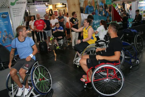 Bild: Aktiv Dabei auf der BaSpo 2018: Ballsportspaß beim BRSNW