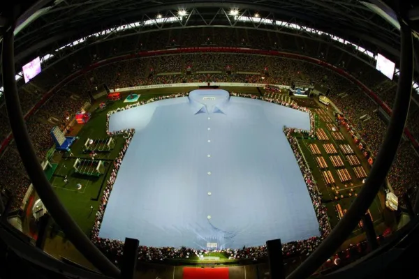 Bild: kogag inszenierte größtes Hemd der Welt für Walbusch