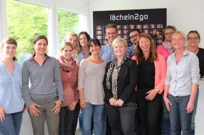 Dental Technik Kiel in Bonn schult Mitarbeiterinnen zur lächeln2go-Beraterin Bild: Dental Technik Kiel in Bonn schult Mitarbeiterinnen zur lächeln2go-Beraterin