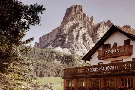 Bild: Dolomiten im herbstlichen Farbenrausch