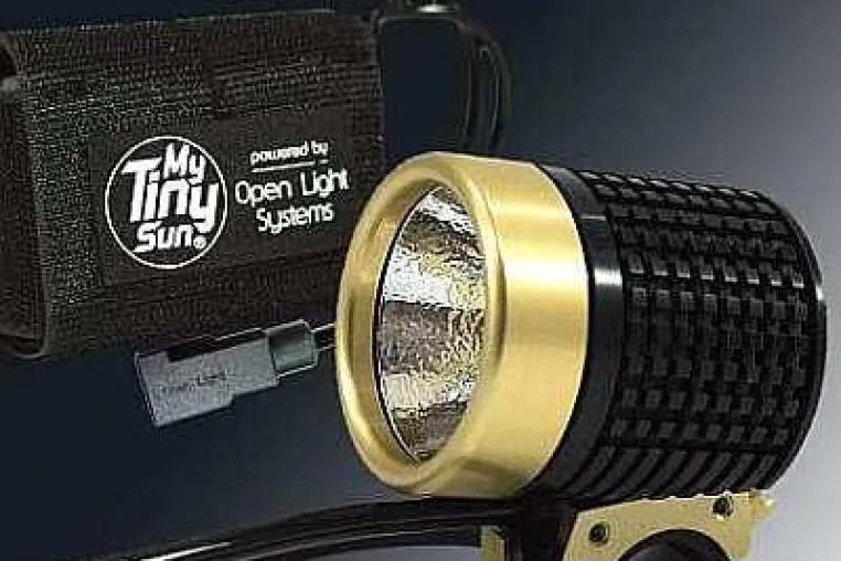 Neues Dreamteam - Senkrechtstarter und Dauerläufer der High-End LED Outdoor Leuchten Szene kooperieren Bild: Neues Dreamteam - Senkrechtstarter und Dauerläufer der High-End LED Outdoor Leuchten Szene kooperieren