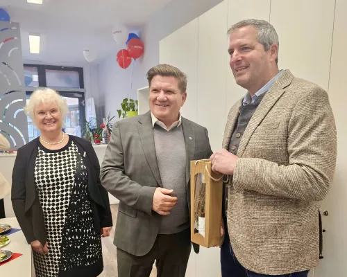 Bild: Ein Tag voller Strahlkraft: RE/MAX Prime eröffnet Standort in Grafing neu 